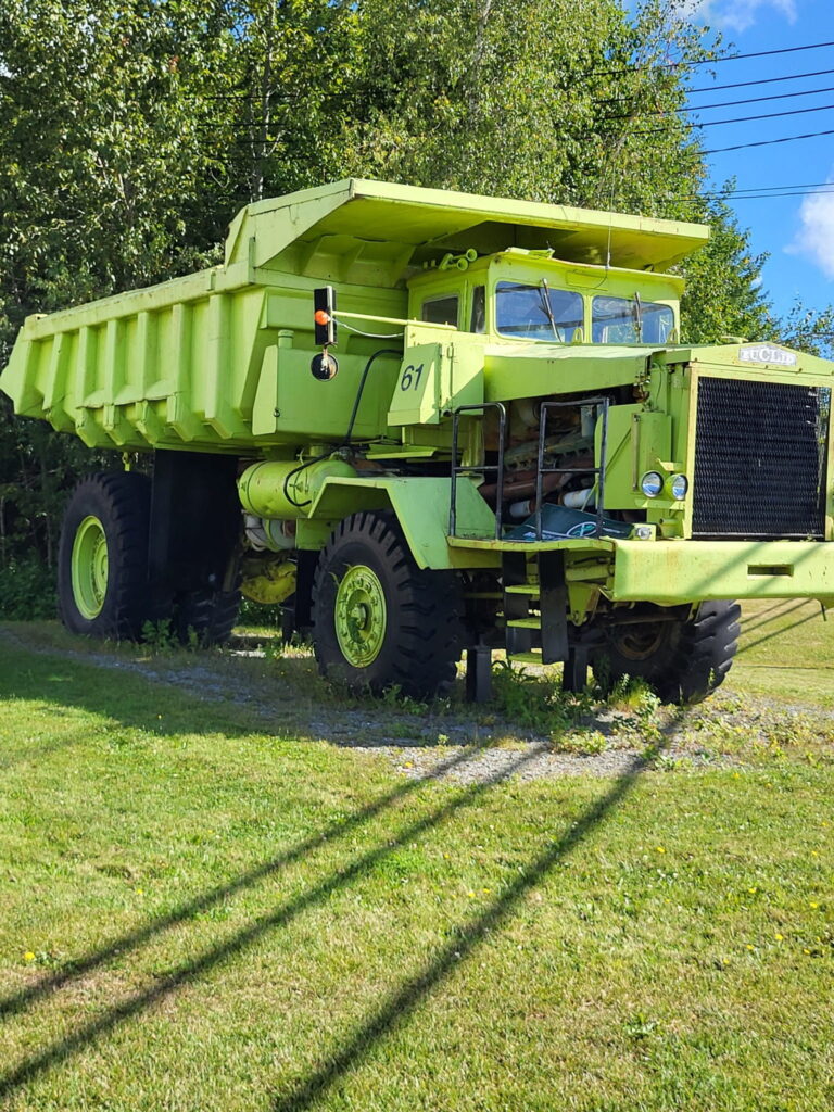 camion minier Euclid 301 HD, photographié à Thetford Mines