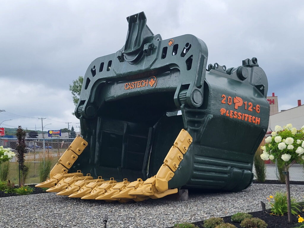 Godet de grande capacité exposé chez Métallurgie Castech, à Thetford Mines